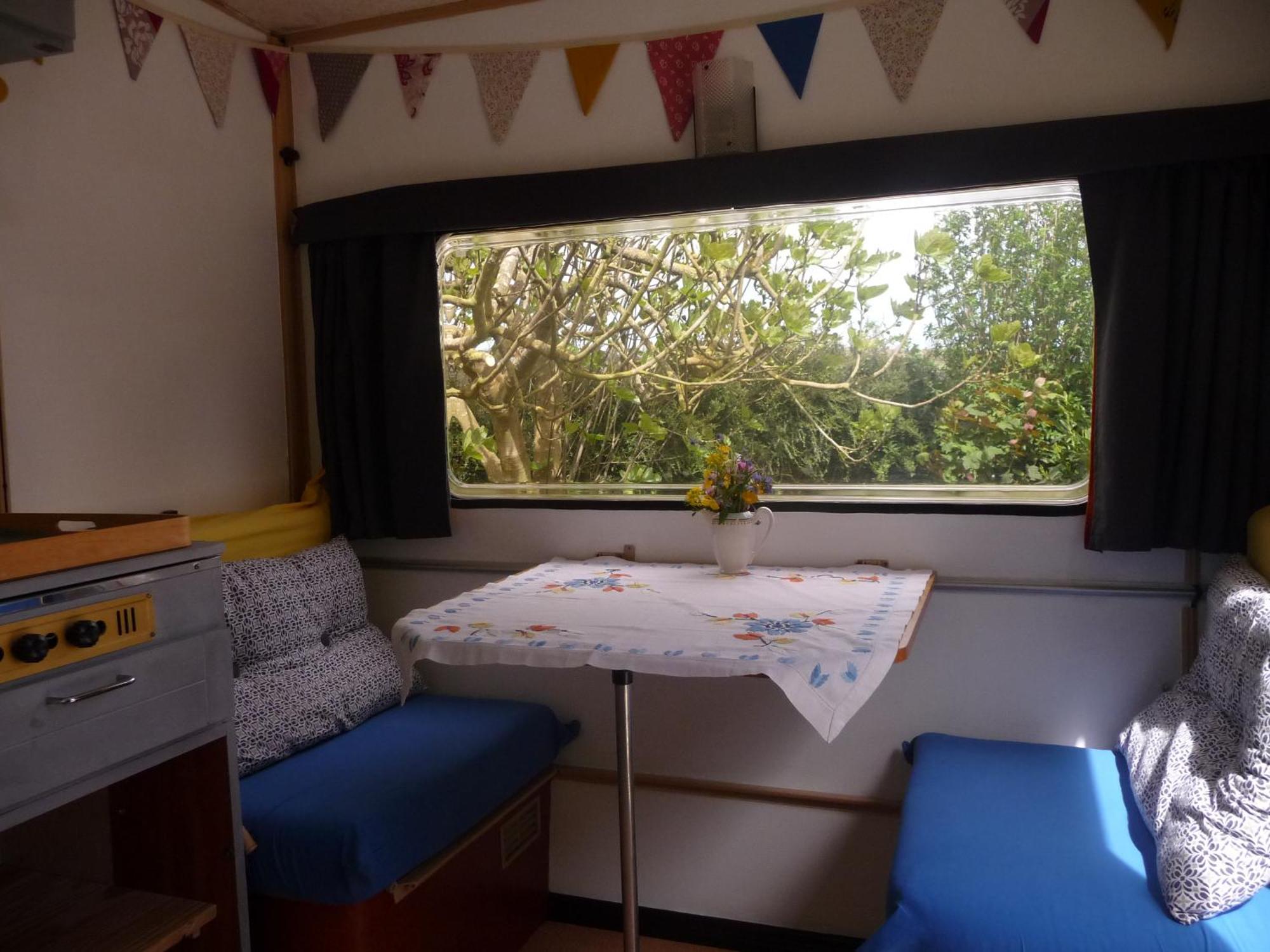 Bretagne Chambre D'Hotes Suite 53M2 Et Caravane Vintage Avec Cuisine Et Salle De Bains Privees Brittany B&B 53M2 Suite And Vintage Caravan Glamping With Private Kitchen And Bathroom Pleumeur-Gautier Εξωτερικό φωτογραφία