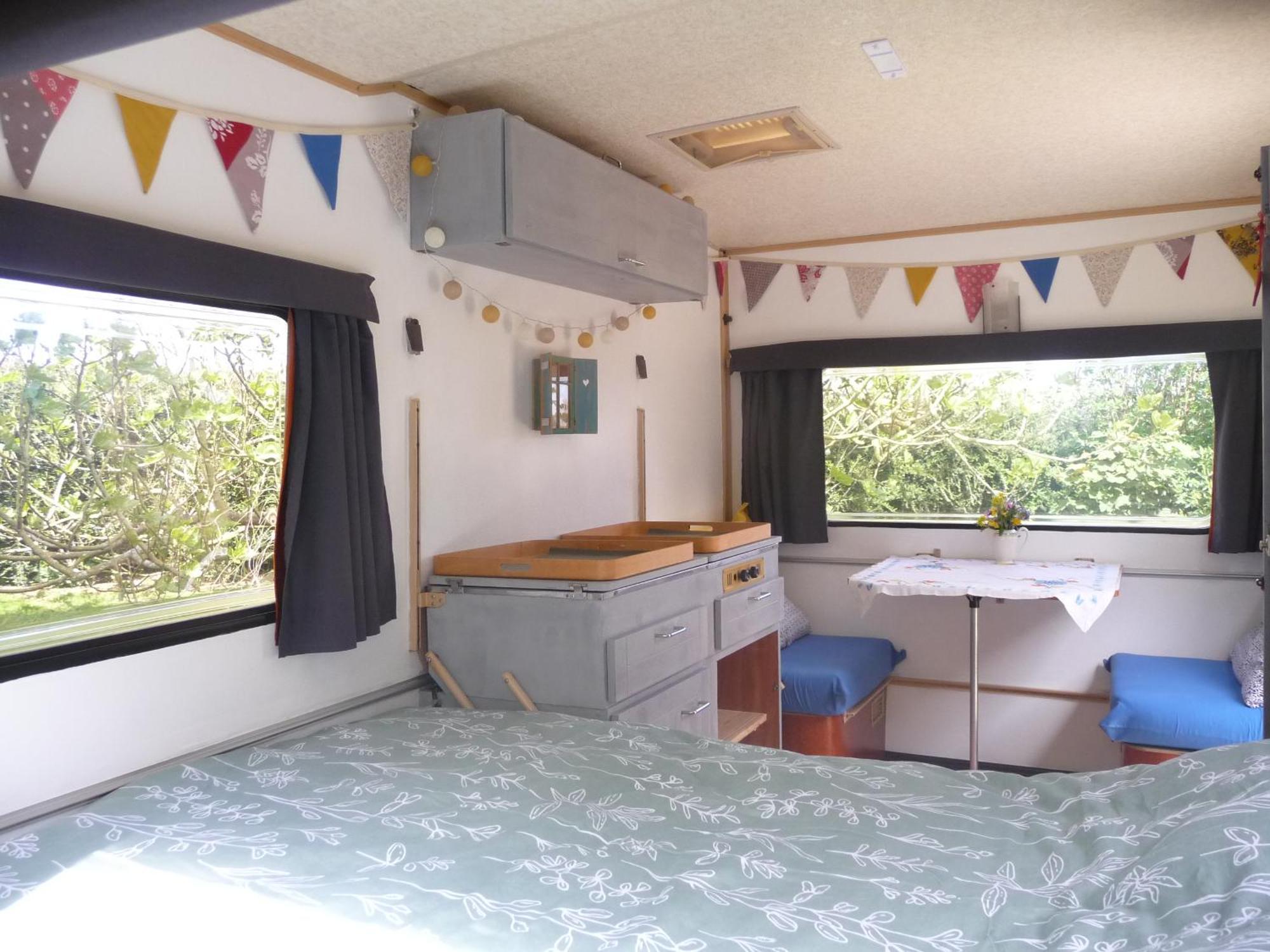 Bretagne Chambre D'Hotes Suite 53M2 Et Caravane Vintage Avec Cuisine Et Salle De Bains Privees Brittany B&B 53M2 Suite And Vintage Caravan Glamping With Private Kitchen And Bathroom Pleumeur-Gautier Εξωτερικό φωτογραφία